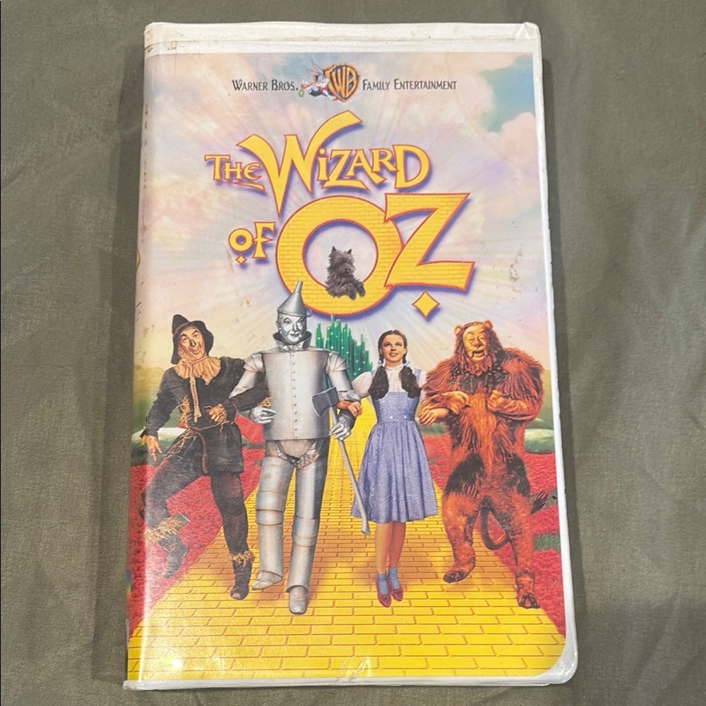 Warner Bros Wizard Of Oz VHS digitally remastered tape